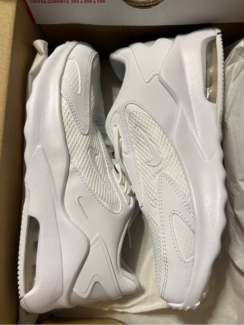 Nike White Low-Top Air Max Bolt